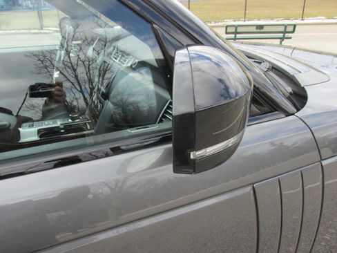 Used 2016 Land Rover Range Rover HSE image 15