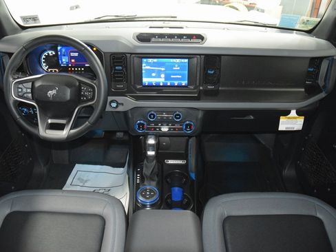 Used 2022 Ford Bronco Black Diamond w/ Sasquatch Package image 26