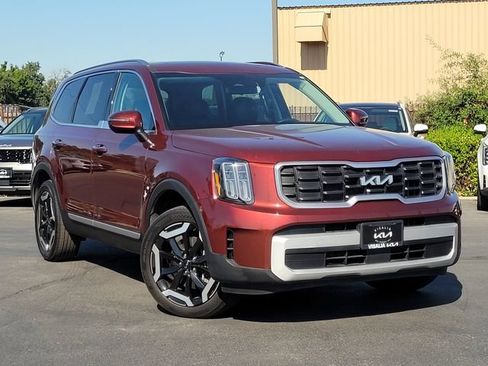 Certified 2024 Kia Telluride S w/ S Sunroof Package FWD image 2