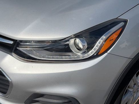 Used 2020 Chevrolet Trax LT w/ LT Convenience Package FWD image 8