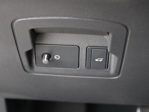 Used 2024 Land Rover Range Rover Velar Dynamic SE image 12