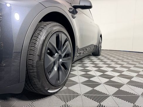 Used 2025 Tesla Model Y Long Range image 10