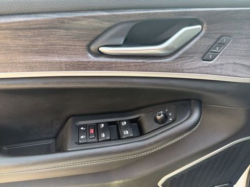 Used 2023 Jeep Grand Cherokee 4WD 4xe image 12