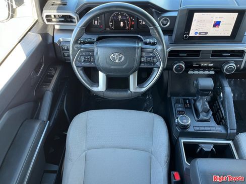 Certified 2025 Toyota 4Runner SR5 AWD/4WD image 17