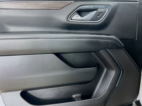 Used 2022 Chevrolet Suburban LS w/ Driver Alert Package image 17