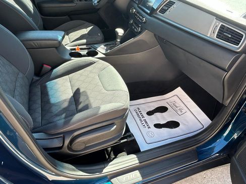Used 2019 Kia Niro LX FWD image 12