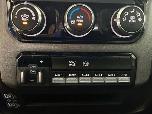 Used 2025 RAM 3500 Tradesman w/ Chrome Appearance Group RWD image 43
