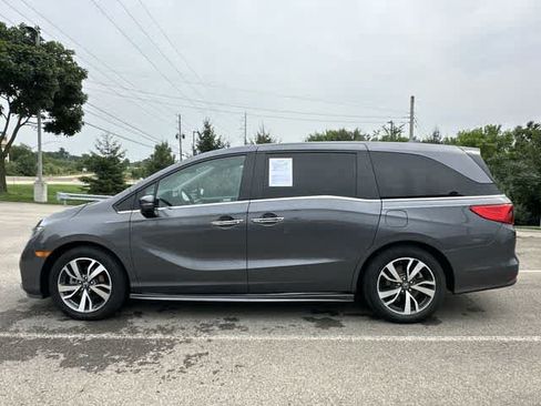 Used 2023 Honda Odyssey Touring image 2
