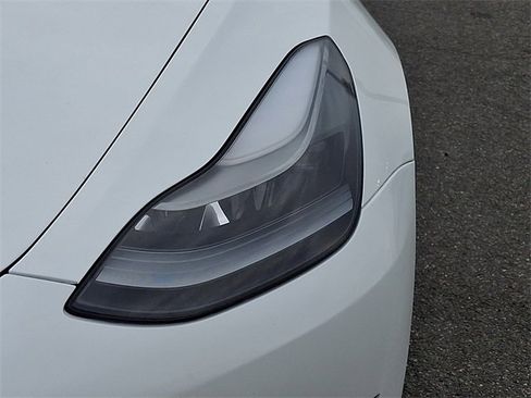 Used 2022 Tesla Model 3 Long Range image 9