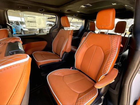 New 2026 Chrysler Pacifica Pinnacle FWD image 22