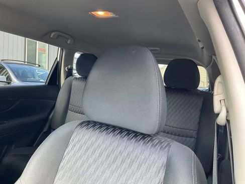 Used 2018 Nissan Rogue SV image 18