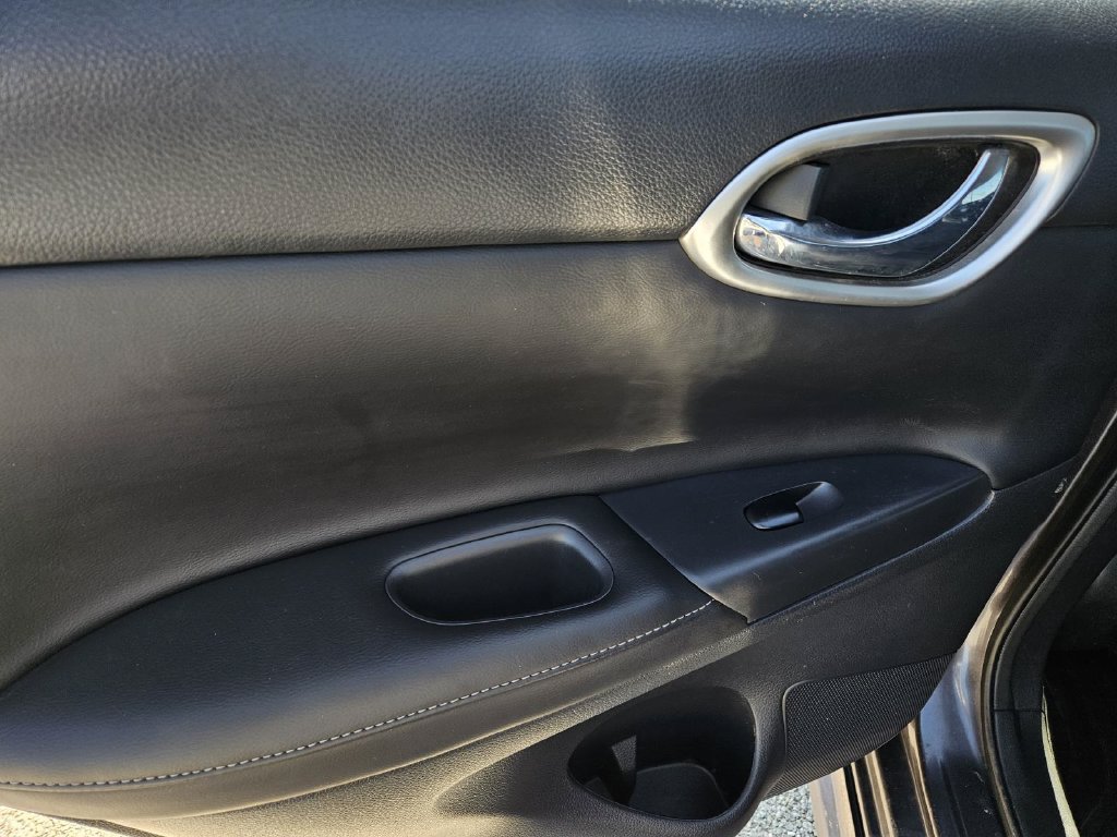 Used 2015 Nissan Sentra SR w/ SR Premium Package FWD image 12