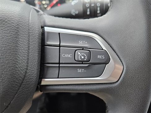 Used 2024 Jeep Compass Latitude image 22