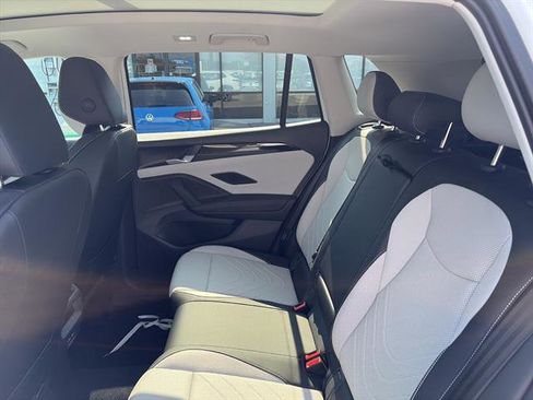 New 2025 Volkswagen Tiguan SE image 13