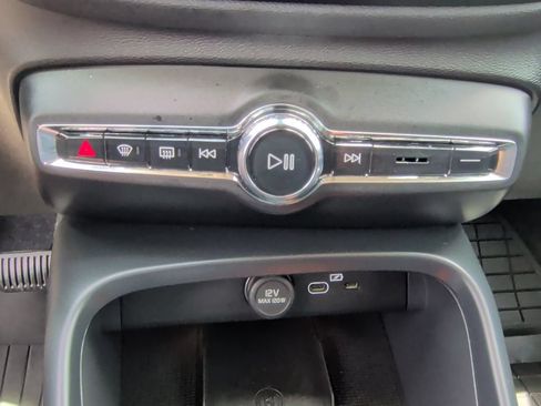 Used 2025 Volvo XC40 B5 Plus AWD/4WD image 27