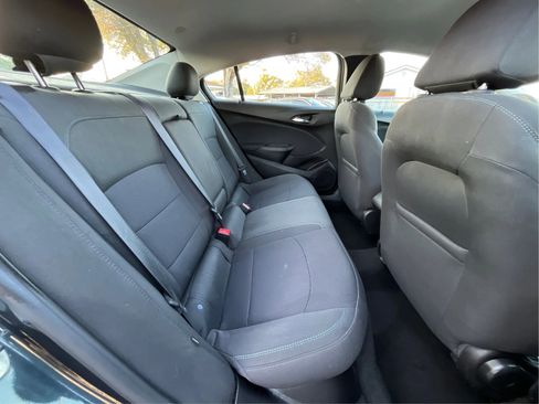 Used 2017 Chevrolet Cruze LT FWD image 23