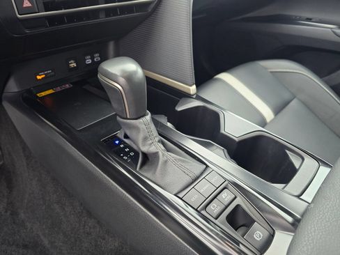 Used 2025 Toyota Camry SE FWD image 15