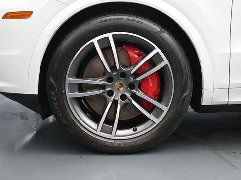 Used 2024 Porsche Cayenne Turbo AWD/4WD image 8