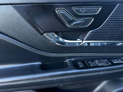 Used 2022 Lincoln Corsair FWD w/ Premium Package image 10