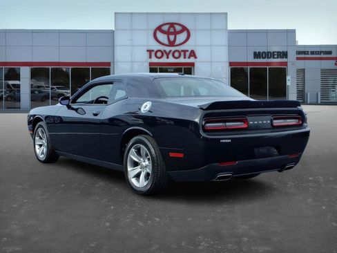 Used 2021 Dodge Challenger SXT image 4