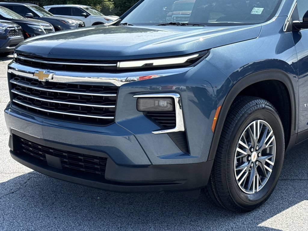 Used 2025 Chevrolet Traverse LT FWD image 29