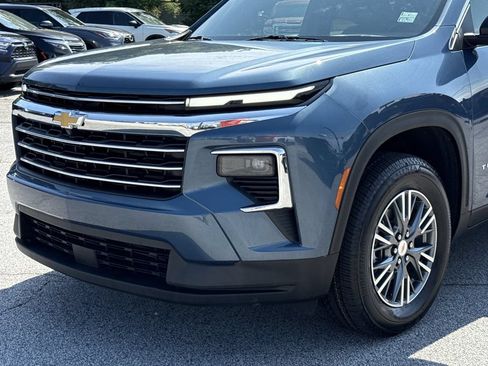 Used 2025 Chevrolet Traverse LT FWD image 29
