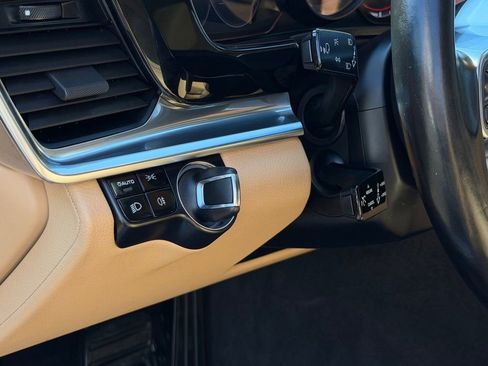 Used 2018 Porsche Panamera w/ Premium Package Plus RWD image 15
