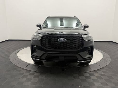 Used 2025 Ford Explorer ST-Line image 2