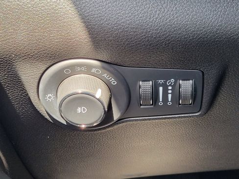Used 2022 Jeep Compass Latitude FWD image 11