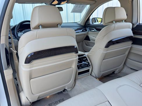 Used 2020 BMW 750i xDrive w/ Executive Package image 36