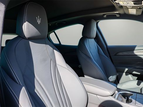 New 2025 Maserati Grecale Modena image 18