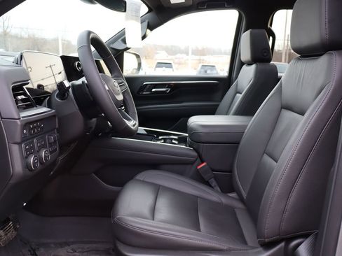 Used 2025 Chevrolet Suburban Z71 w/ Z71 Off-Road Package image 15