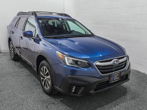 Used 2020 Subaru Outback Premium image 2