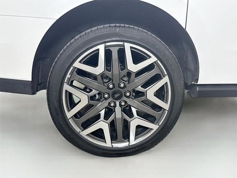 Used 2025 Ford Expedition Max Platinum w/ Platinum Ultimate Package AWD/4WD image 32