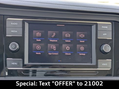 Used 2024 Volkswagen Jetta SE image 20