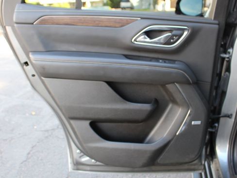 Used 2021 Chevrolet Tahoe Premier w/ Premium Package image 16