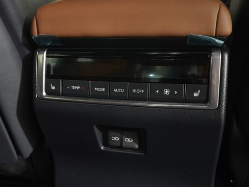 Used 2025 Lexus GX 550 w/ Cold Area Package AWD/4WD image 10