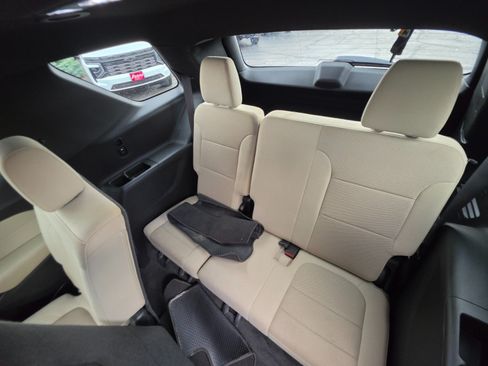 Used 2022 Chevrolet Traverse LS AWD/4WD image 22
