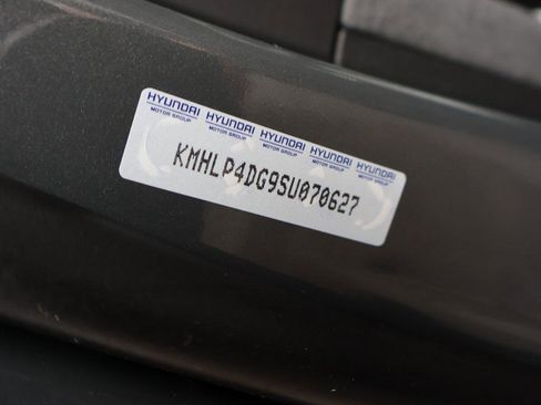 New 2025 Hyundai Elantra Limited image 41