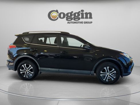 Used 2017 Toyota RAV4 LE image 7