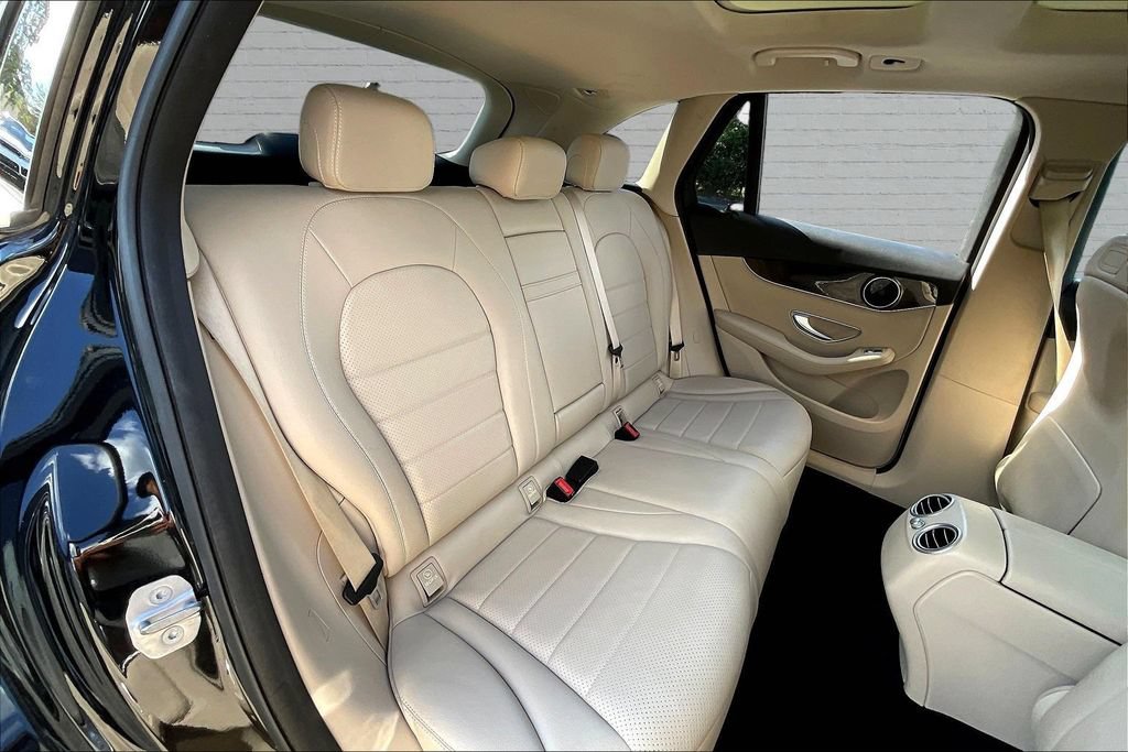 Used 2019 Mercedes-Benz GLC 300 w/ Premium Package image 19