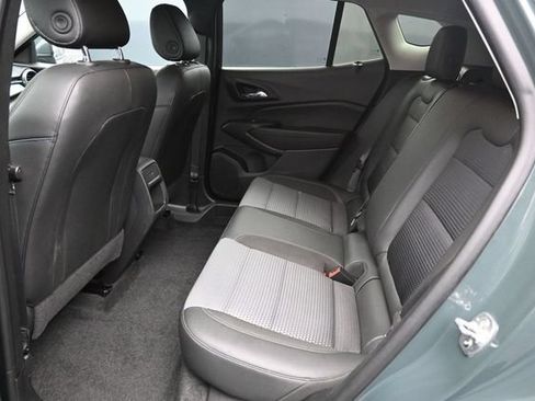 Used 2025 Chevrolet Trax LT FWD image 15