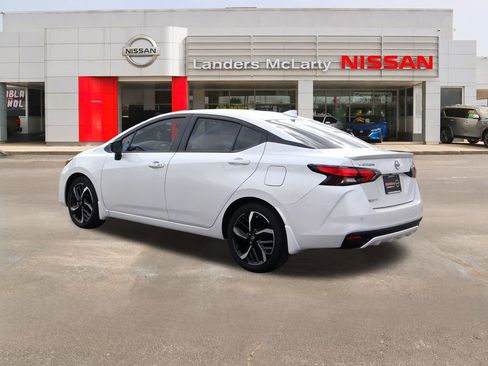 New 2025 Nissan Versa SR w/ Trunk Package image 5