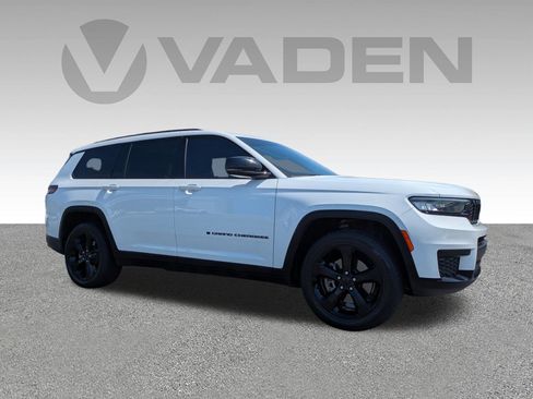 Used 2021 Jeep Grand Cherokee L Laredo RWD image 3