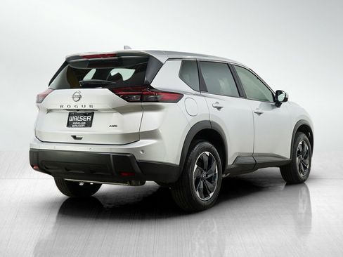 Used 2025 Nissan Rogue SV AWD/4WD image 5