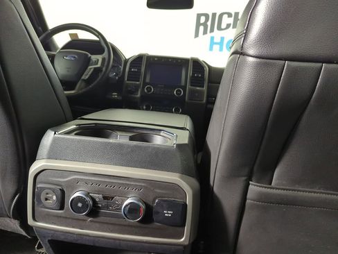 Used 2021 Ford Expedition XLT image 30