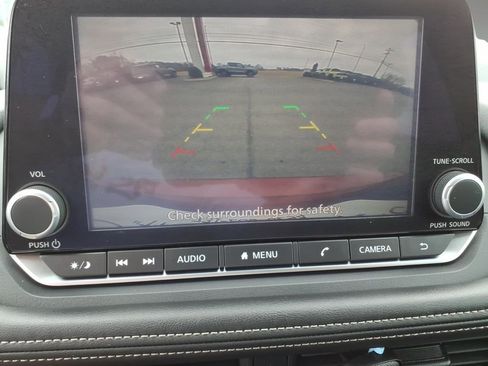 Used 2025 Nissan Rogue S image 25