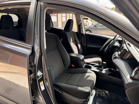 Used 2017 Toyota RAV4 LE FWD image 25