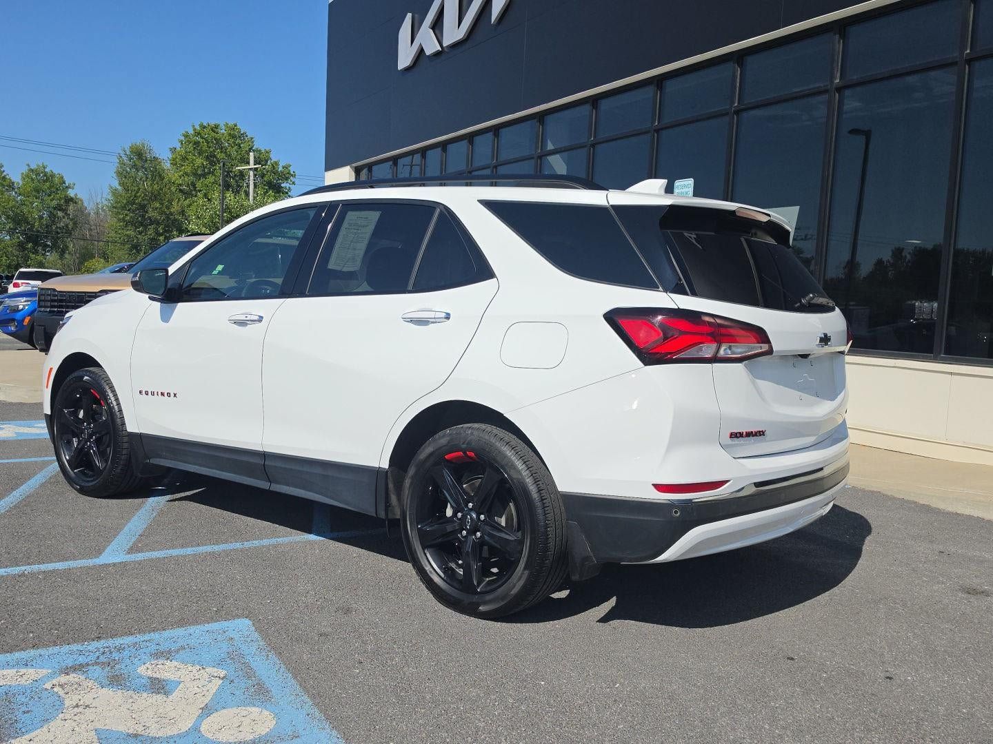 Used 2022 Chevrolet Equinox Premier w/ Redline Edition AWD/4WD image 3