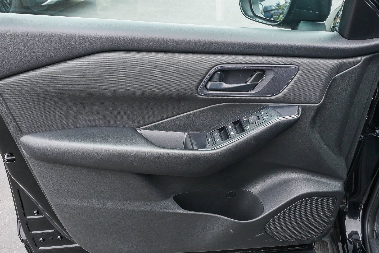 Used 2024 Nissan Rogue S FWD image 21